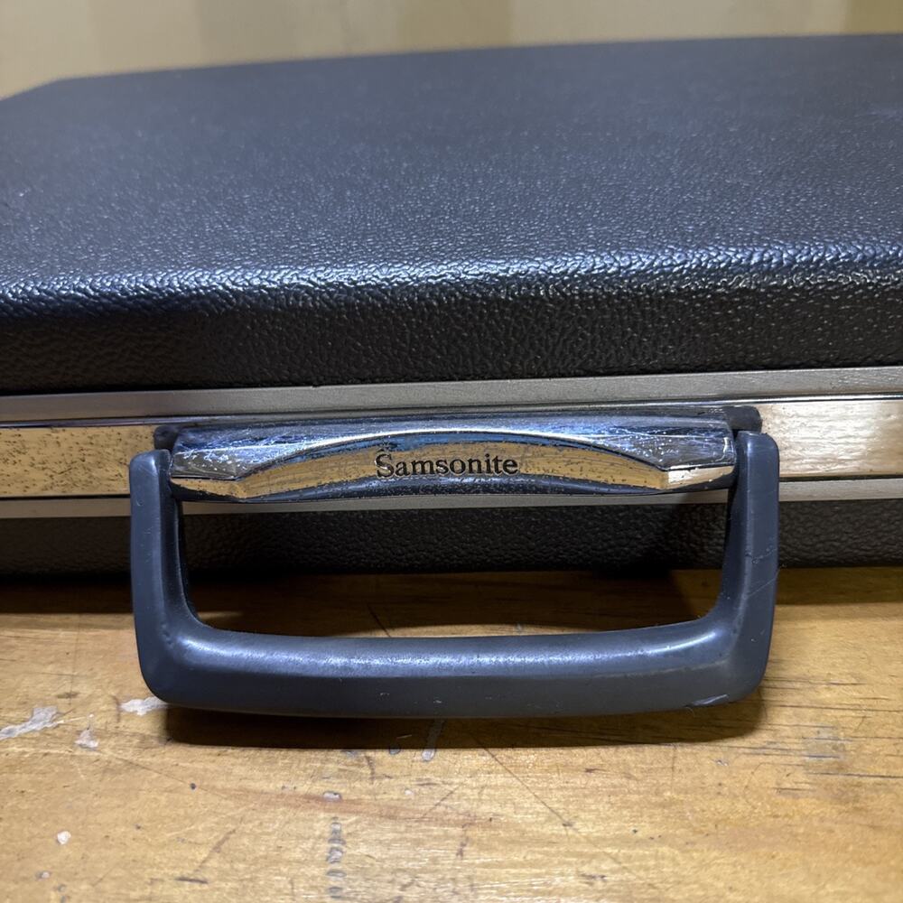 Vintage Samsonite Hardshell Briefcase 18” X 13” X 3.5” - Picture 2 of 10